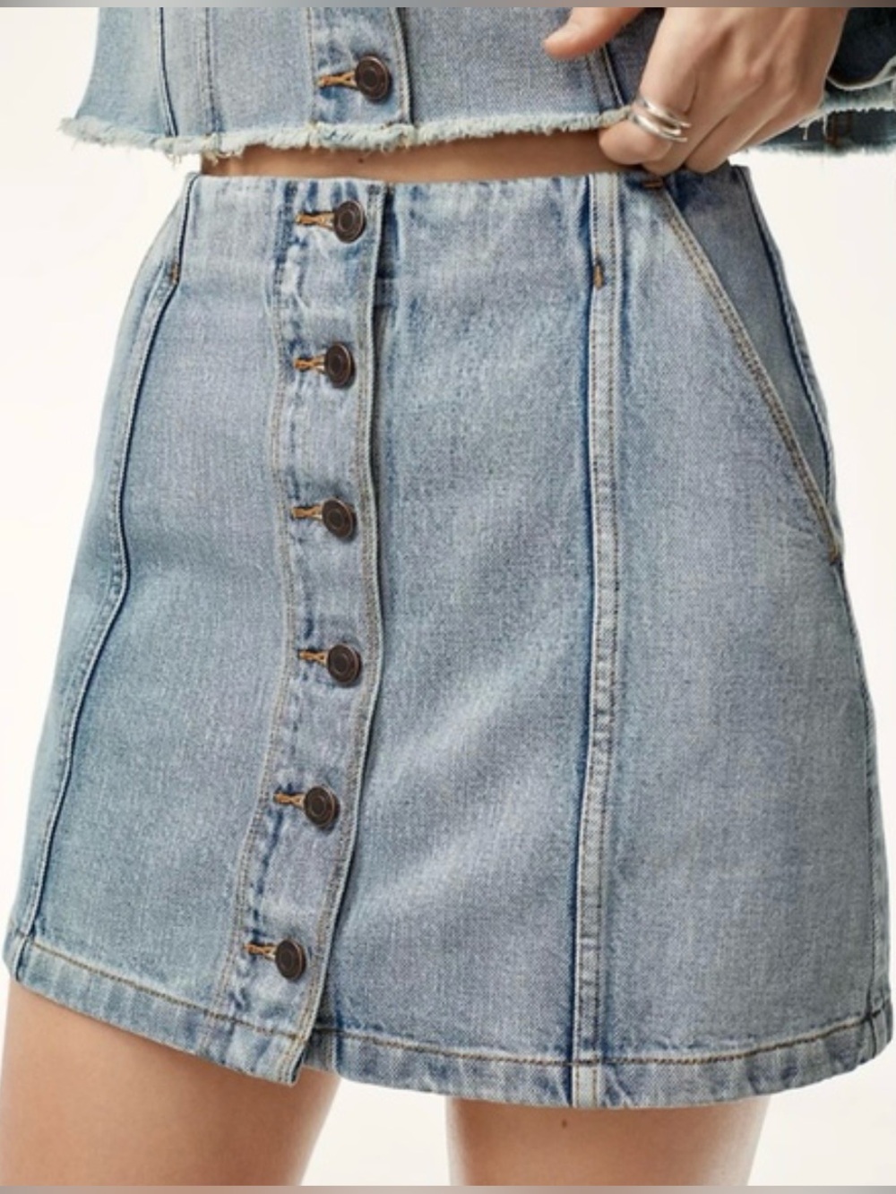 Wilfred Free Ahren Denim Mini Skirt Light Wash Aritzia Size 2